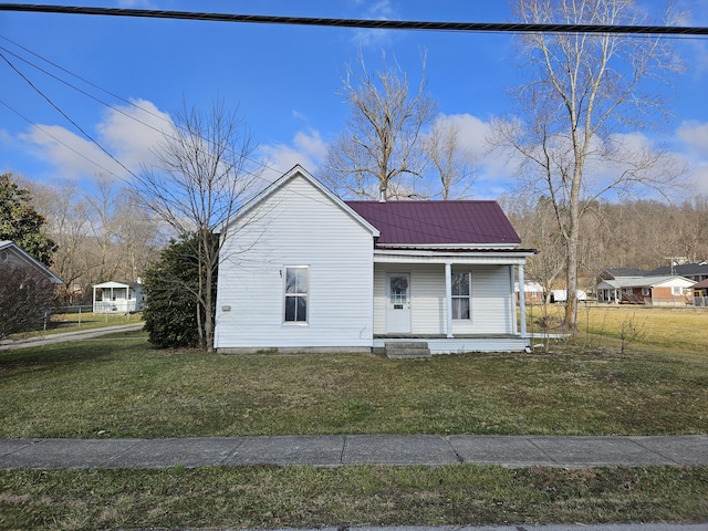 view of front facade with covered porch and a front lawn