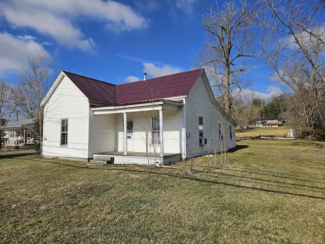 view of front of property with a front yard and covered porch