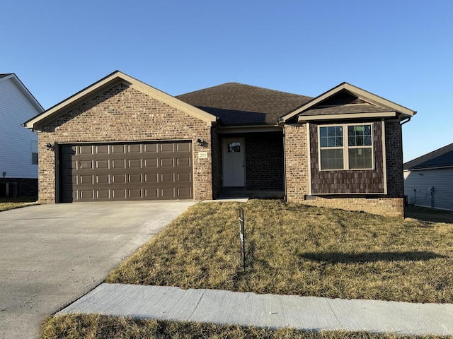 view of front of property featuring cooling unit, a garage, and a front yard