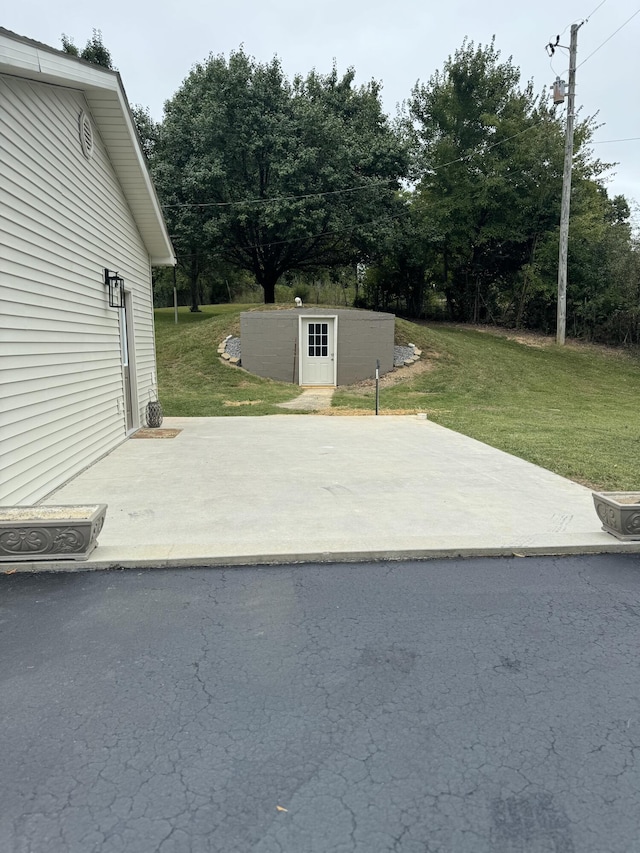 view of patio / terrace featuring an outdoor structure