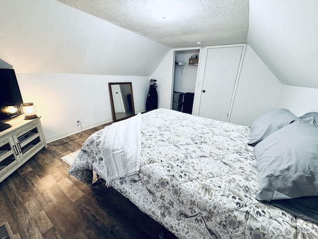 6002 Edmonton Rd, Columbia, KY 42728 - bedroom with a textured ceiling, wood finished floors, lofted ceiling, and baseboards
