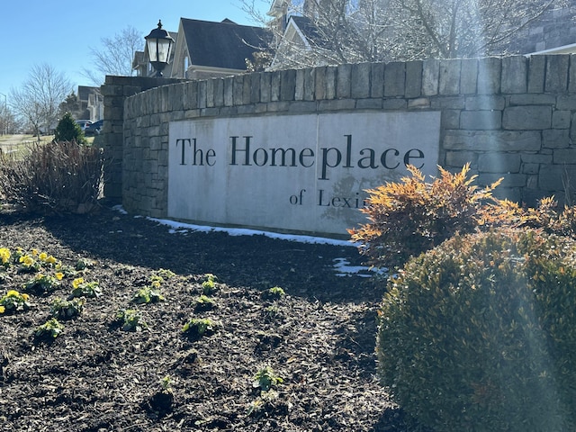 view of community / neighborhood sign