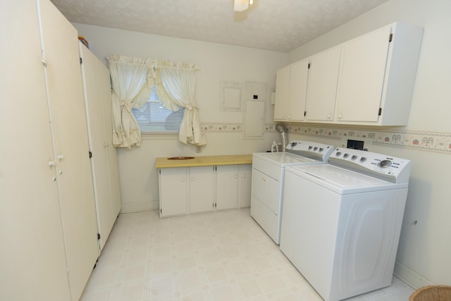 washroom with independent washer and dryer, cabinets, a textured ceiling, and ceiling fan