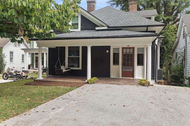 view of front facade featuring a front lawn