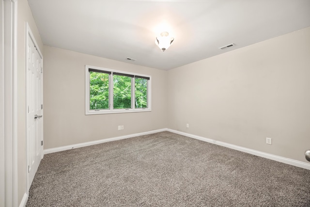 312 Avawam Dr, Richmond, KY 40475 - unfurnished bedroom featuring carpet floors, baseboards, and a closet