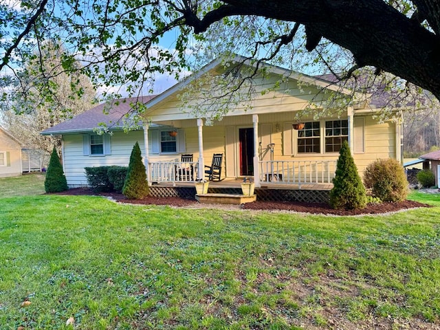 view of front of house featuring a porch and a front yard