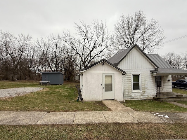 view of front facade with a shed and a front yard