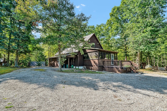 view of front of home featuring gravel driveway