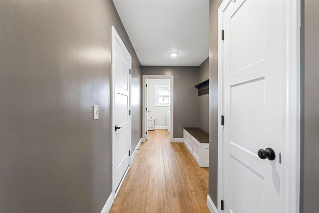 dining area with light wood finished floors, baseboards, visible vents, and crown molding