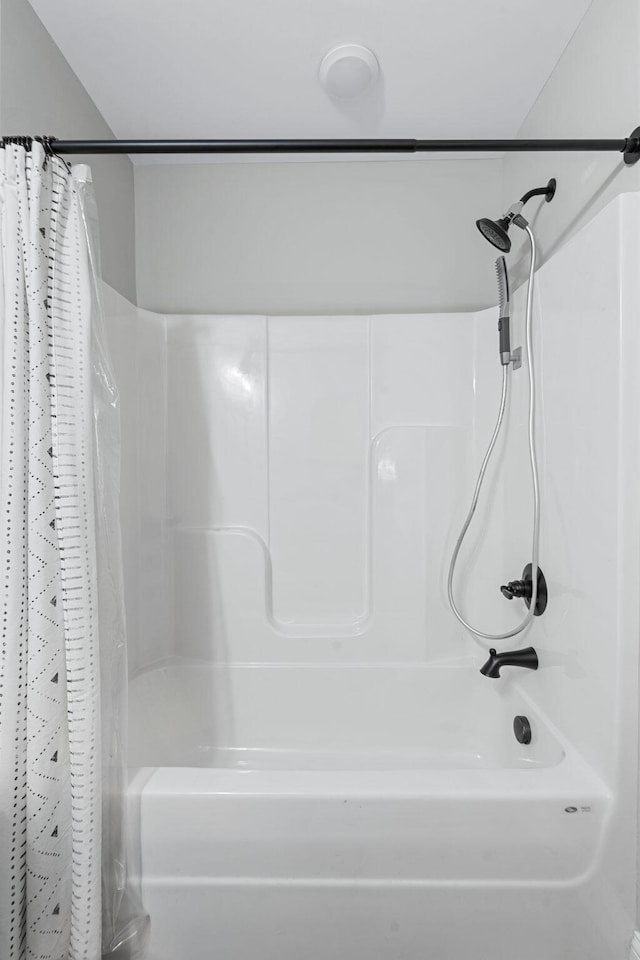 full bath featuring shower / bath combo with shower curtain