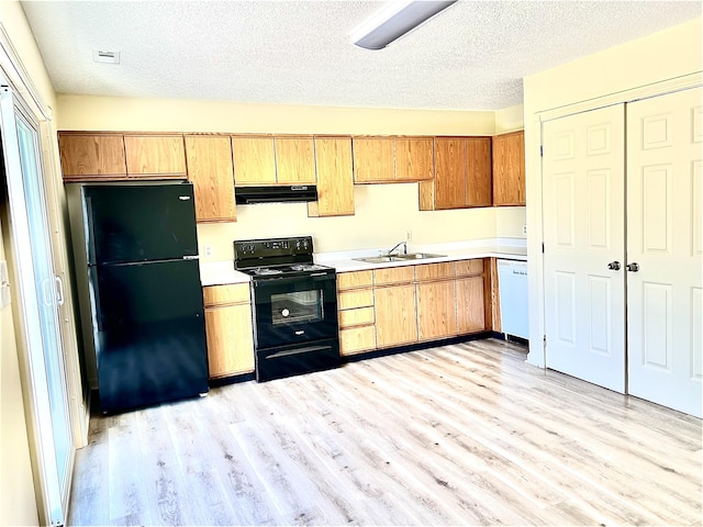 kitchen with sink, light hardwood / wood-style flooring, a textured ceiling, and black appliances