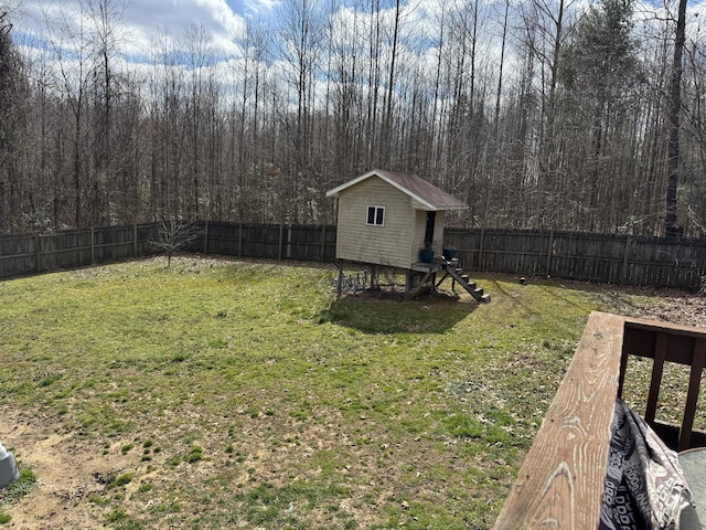 view of yard with an outdoor structure and a fenced backyard