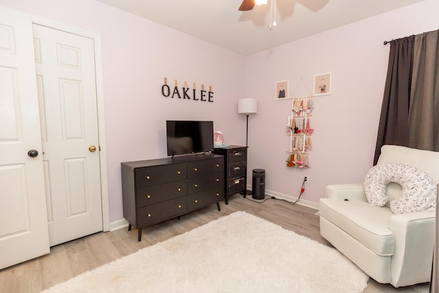 sitting room with light wood-style floors, ceiling fan, and baseboards