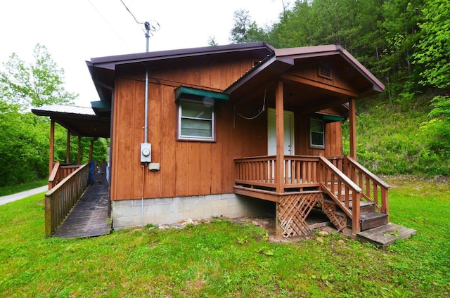 exterior space featuring a front lawn