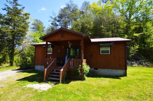 view of front of home with a front lawn