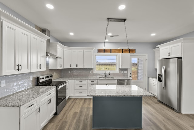 204 Max Cavnes Rd, Danville, KY 40422 - kitchen featuring a sink, appliances with stainless steel finishes, light wood-type flooring, backsplash, and a center island