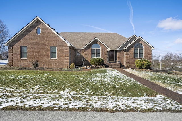 view of front facade with a yard