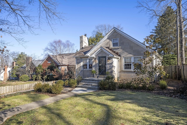 bungalow-style house featuring a front lawn