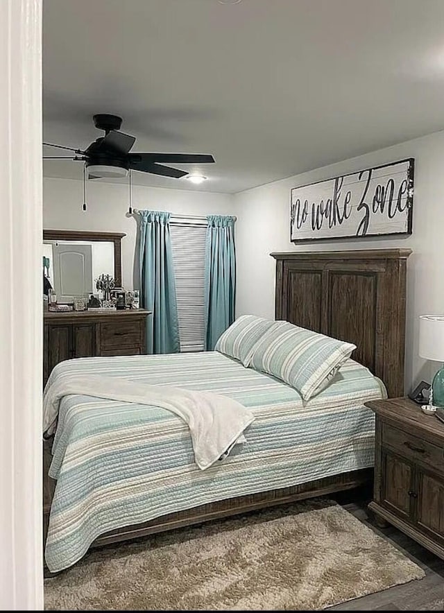 bedroom featuring a ceiling fan