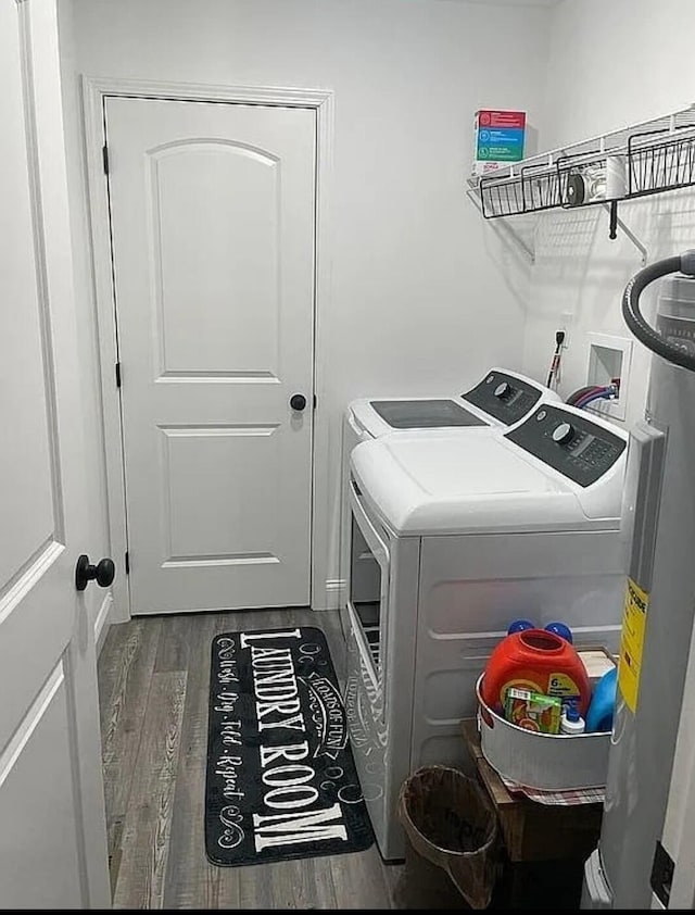 washroom featuring laundry area, electric water heater, dark wood-type flooring, and independent washer and dryer