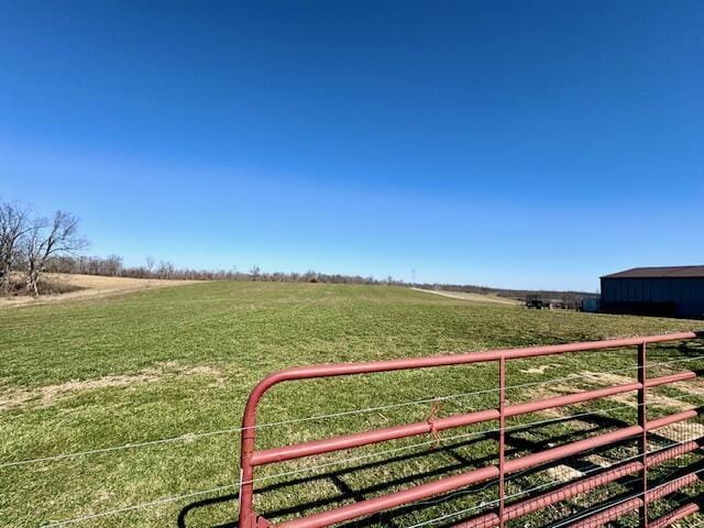 view of yard featuring a rural view