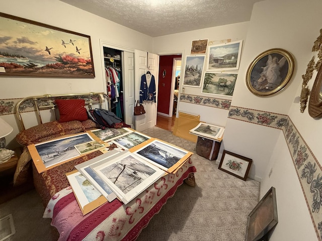 bedroom featuring a textured ceiling, a closet, and visible vents