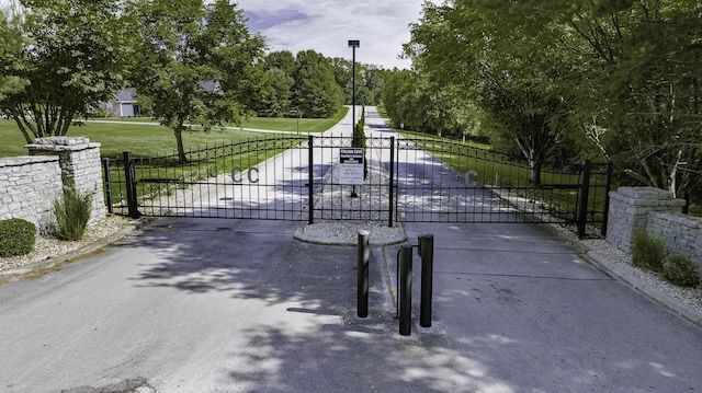 554 Colson Dr, Bronston, KY 42518 - view of gate featuring a yard
