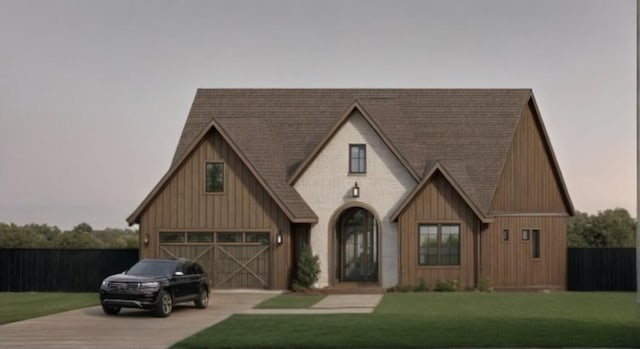 view of front of property featuring a front yard, driveway, and fence