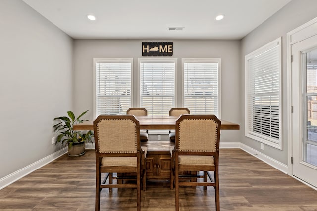 dining space with dark wood-style flooring, recessed lighting, visible vents, and baseboards