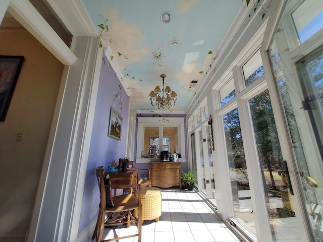 sunroom / solarium featuring a notable chandelier