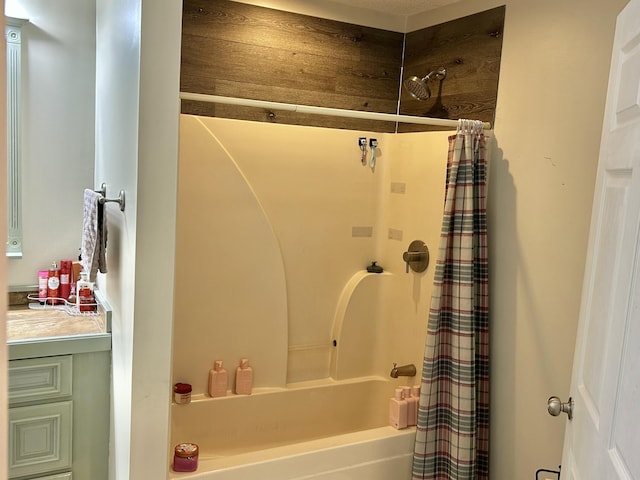 full bath with shower / bath combination with curtain