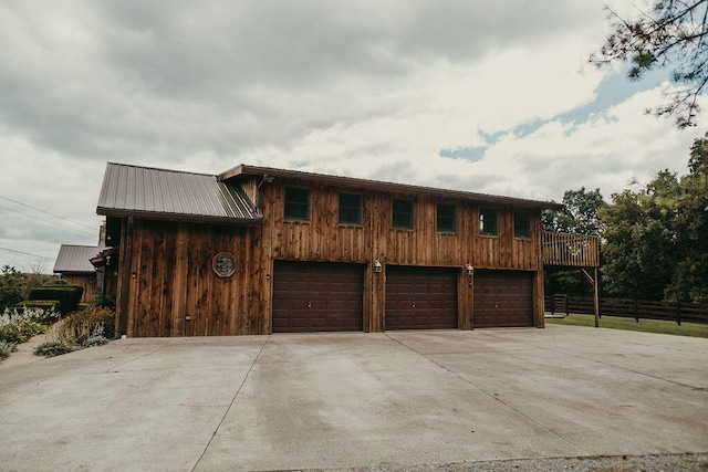 chalet / cabin with metal roof and driveway