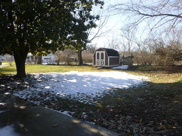 view of yard with a storage unit, an outdoor structure, and fence