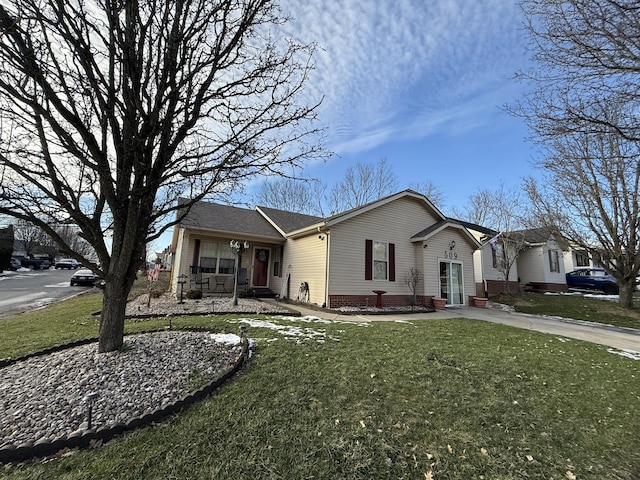 ranch-style house featuring a front lawn