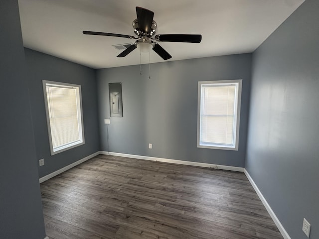 empty room with dark wood-style flooring, ceiling fan, and baseboards