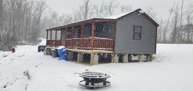 exterior space featuring an outdoor fire pit