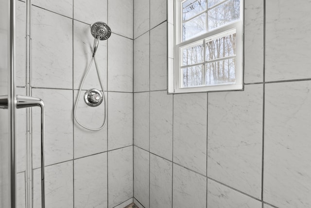 details featuring a tile shower