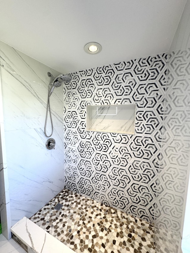 bathroom featuring tiled shower