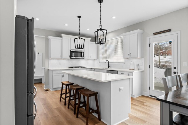 dining area with recessed lighting, baseboards, visible vents, and light wood finished floors