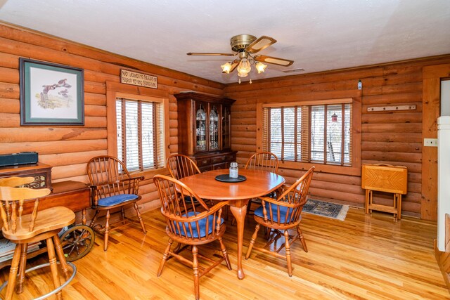 dining area featuring light wood-type flooring, visible vents, and a ceiling fan