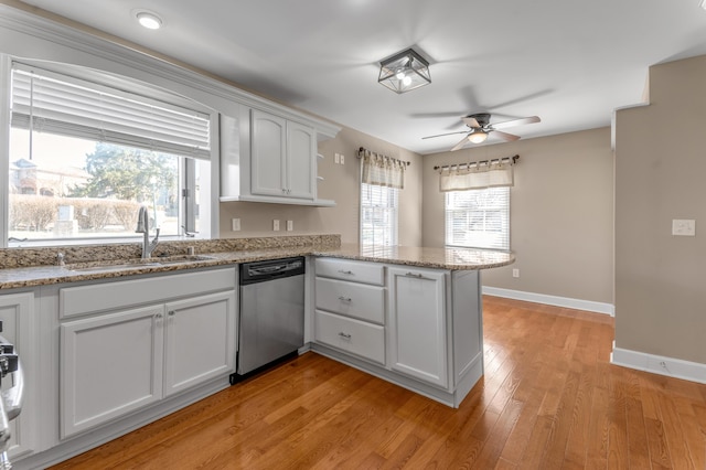 1649 Silver Pheasant Cir, Lexington, KY 40511 - kitchen featuring light wood-type flooring, a peninsula, ceiling fan, dishwasher, and a sink