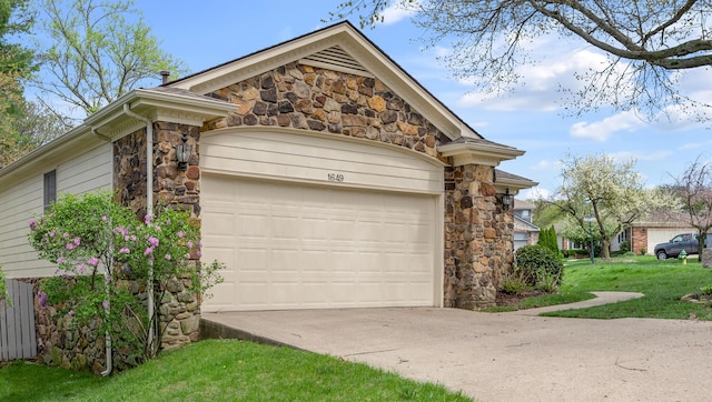 1649 Silver Pheasant Cir, Lexington, KY 40511 - garage featuring concrete driveway