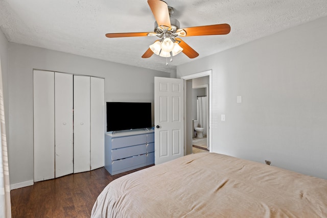 bedroom featuring a closet, dark wood finished floors, a textured ceiling, and ceiling fan