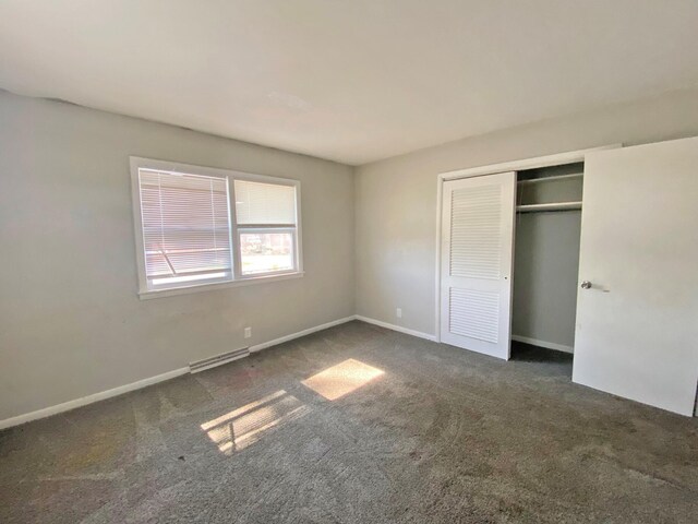 unfurnished bedroom featuring carpet, visible vents, baseboards, and a closet