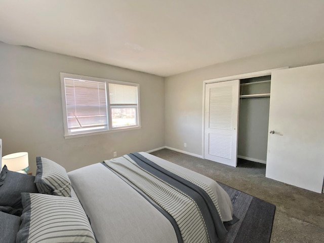 bedroom featuring a closet, carpet, and baseboards