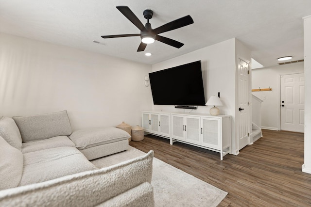 living area featuring baseboards, visible vents, ceiling fan, wood finished floors, and recessed lighting