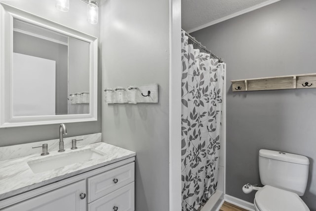 full bath with a textured ceiling, a shower with shower curtain, vanity, and toilet