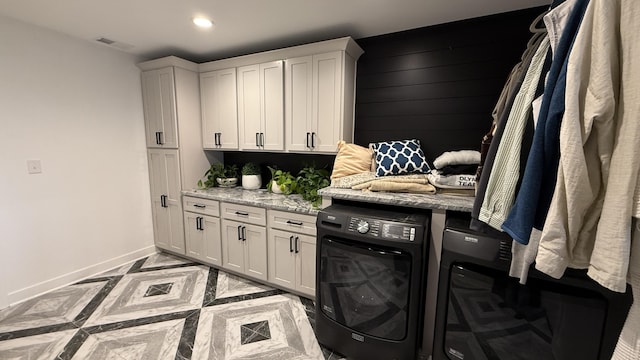 laundry area featuring recessed lighting, visible vents, baseboards, cabinet space, and washer and clothes dryer