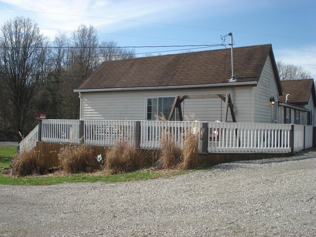 view of front of property featuring a gazebo