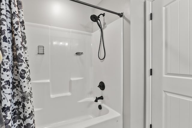 bathroom with shower / bath combo